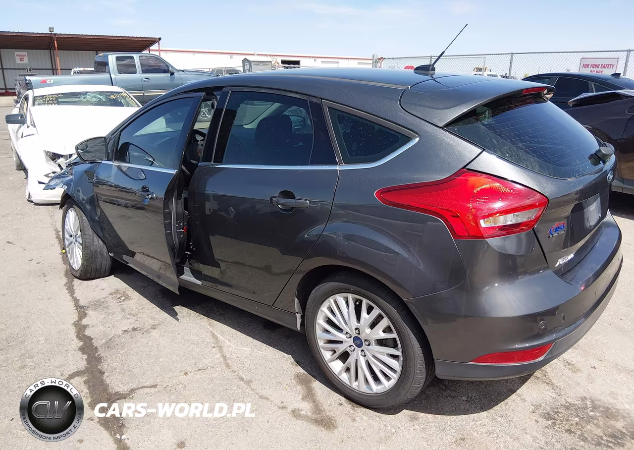 2018 Ford Focus Titanium VIN:1FADP3N2XJL224228 - 15