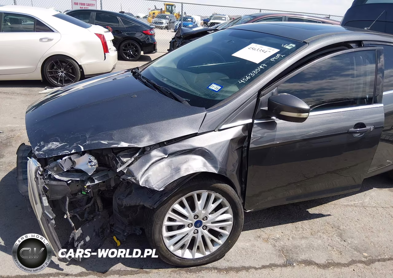 2018 Ford Focus Titanium VIN:1FADP3N2XJL224228 - 6