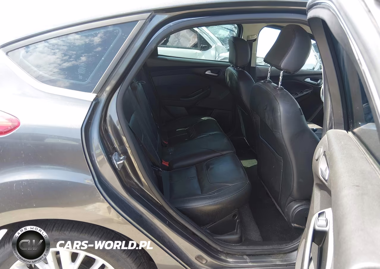 2018 Ford Focus Titanium VIN:1FADP3N2XJL224228 - 8