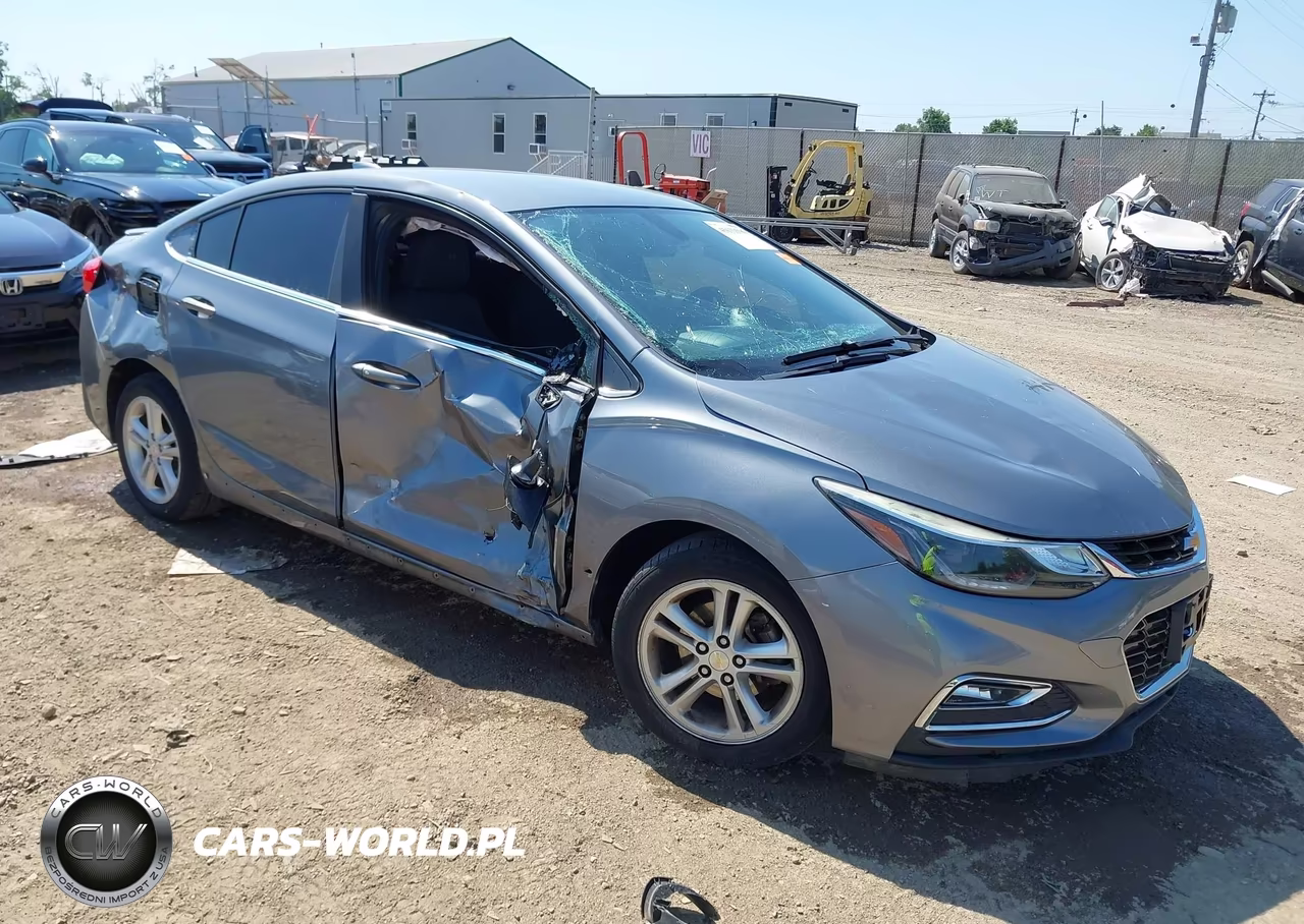 2018 Chevrolet Cruze Lt Auto – zdjęcie 1 z 17