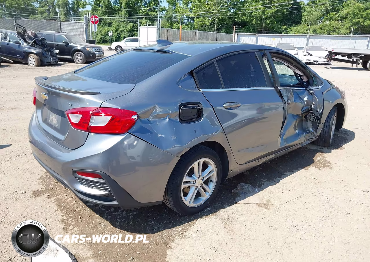 2018 Chevrolet Cruze Lt Auto VIN:1G1BE5SM0J7196286 - 4