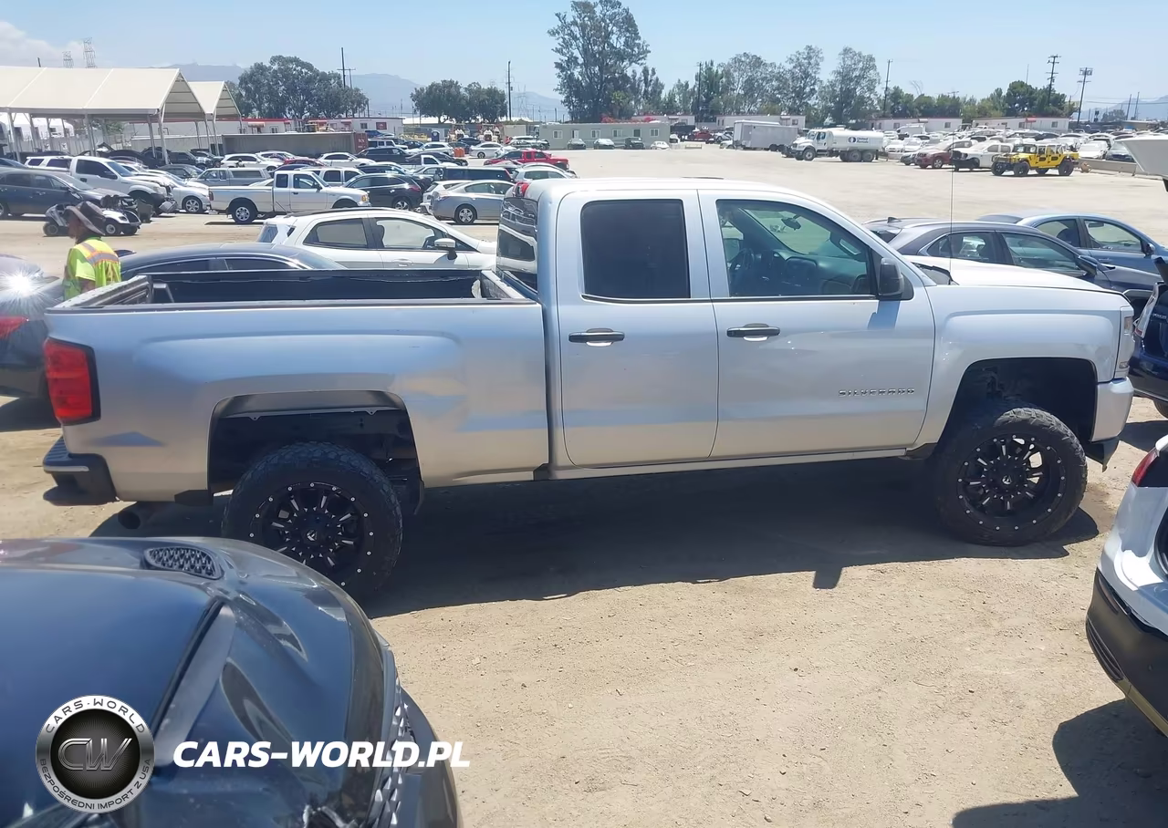 2018 Chevrolet Silverado 1500 Custom VIN:1GCRCPEH1JZ238779 - 13