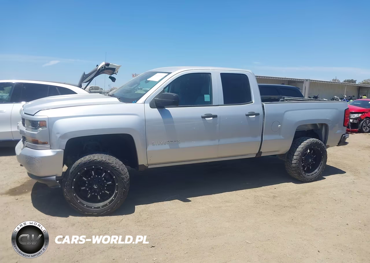 2018 Chevrolet Silverado 1500 Custom VIN:1GCRCPEH1JZ238779 - 14