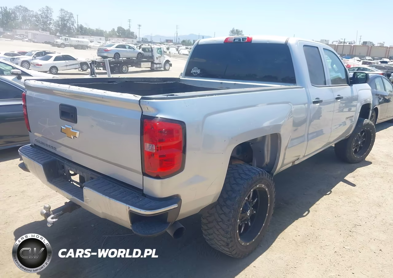 2018 Chevrolet Silverado 1500 Custom VIN:1GCRCPEH1JZ238779 - 4