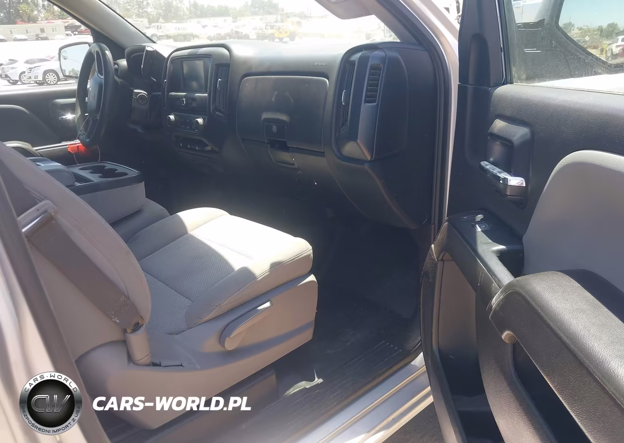 2018 Chevrolet Silverado 1500 Custom VIN:1GCRCPEH1JZ238779 - 5