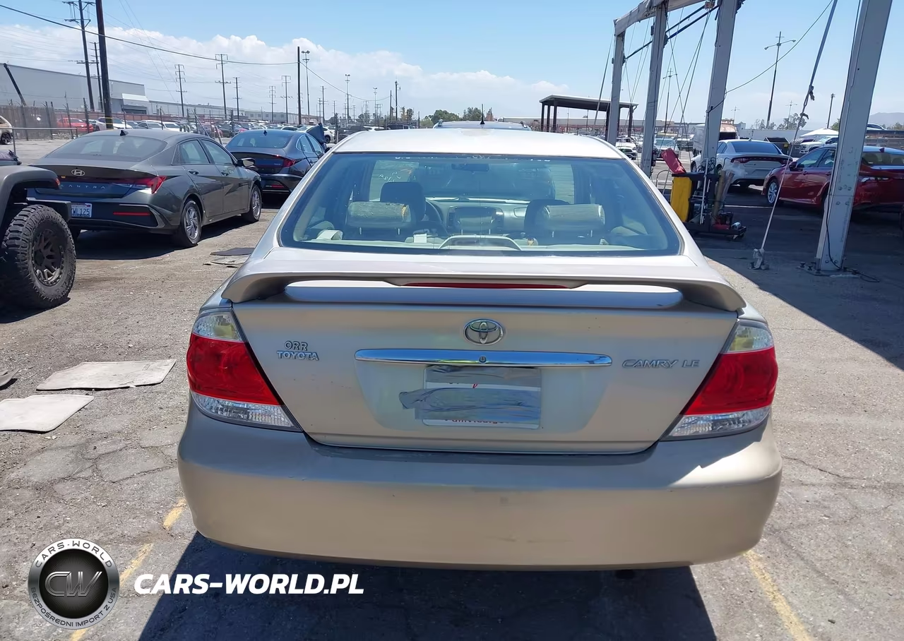 2005 Toyota Camry Le VIN:4T1BE32K35U519615 - 16