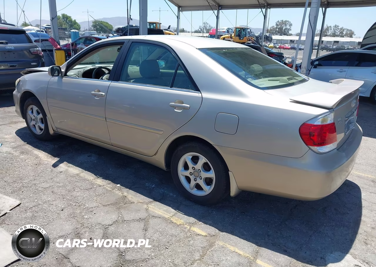 2005 Toyota Camry Le VIN:4T1BE32K35U519615 - 3