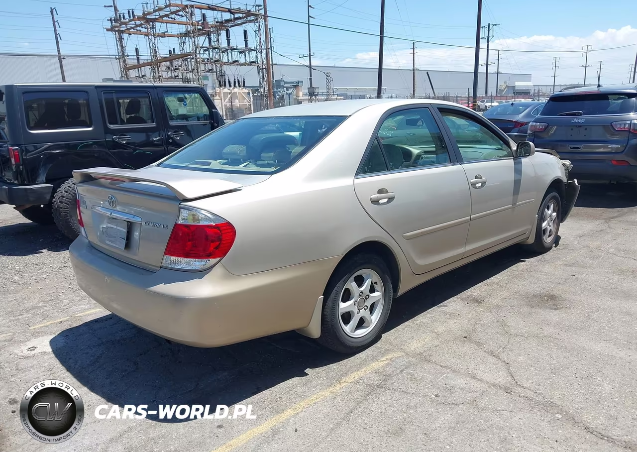 2005 Toyota Camry Le VIN:4T1BE32K35U519615 - 4
