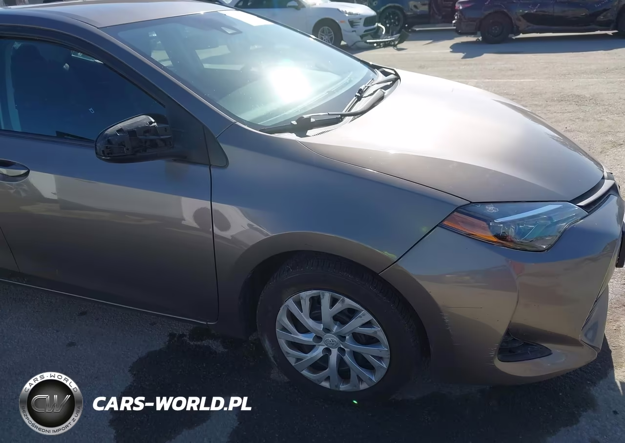 2019 Toyota Corolla Le VIN:5YFBURHE7KP856664 - 18