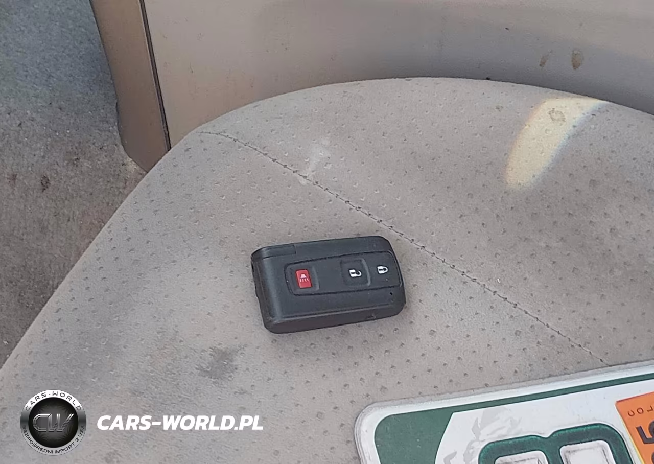 2008 Toyota Prius Touring VIN:JTDKB20U083371638 - 11