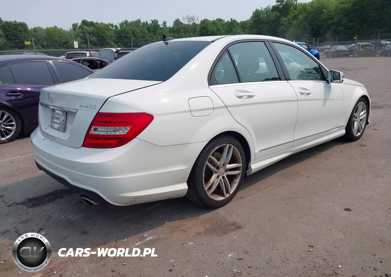 2012 Mercedes-Benz C 300 Sport 4Matic VIN:WDDGF8BB1CR238049 - 4