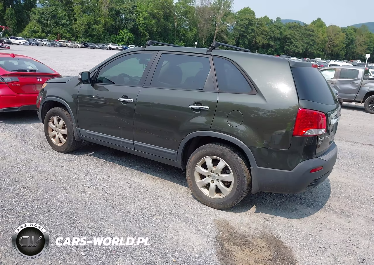 2013 Kia Sorento Lx VIN:5XYKT3A14DG332709 - 3