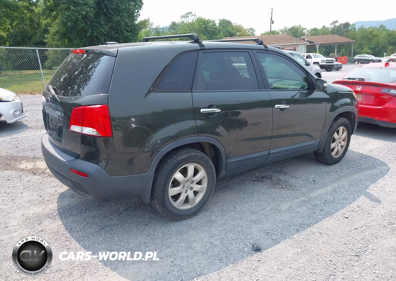 2013 Kia Sorento Lx VIN:5XYKT3A14DG332709 - 4