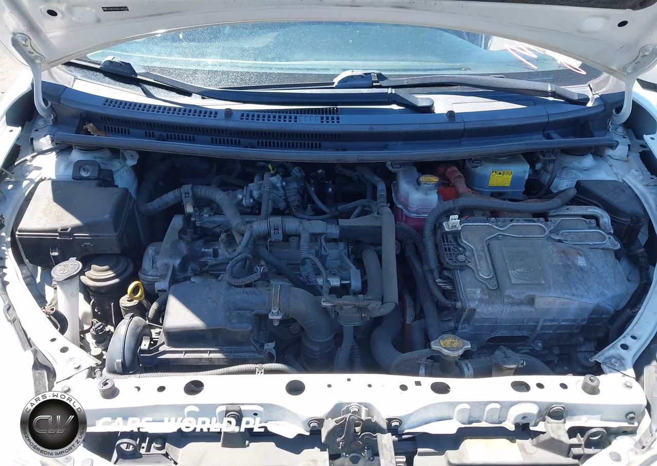 2014 Toyota Prius C Three VIN:JTDKDTB3XE1565749 - 10