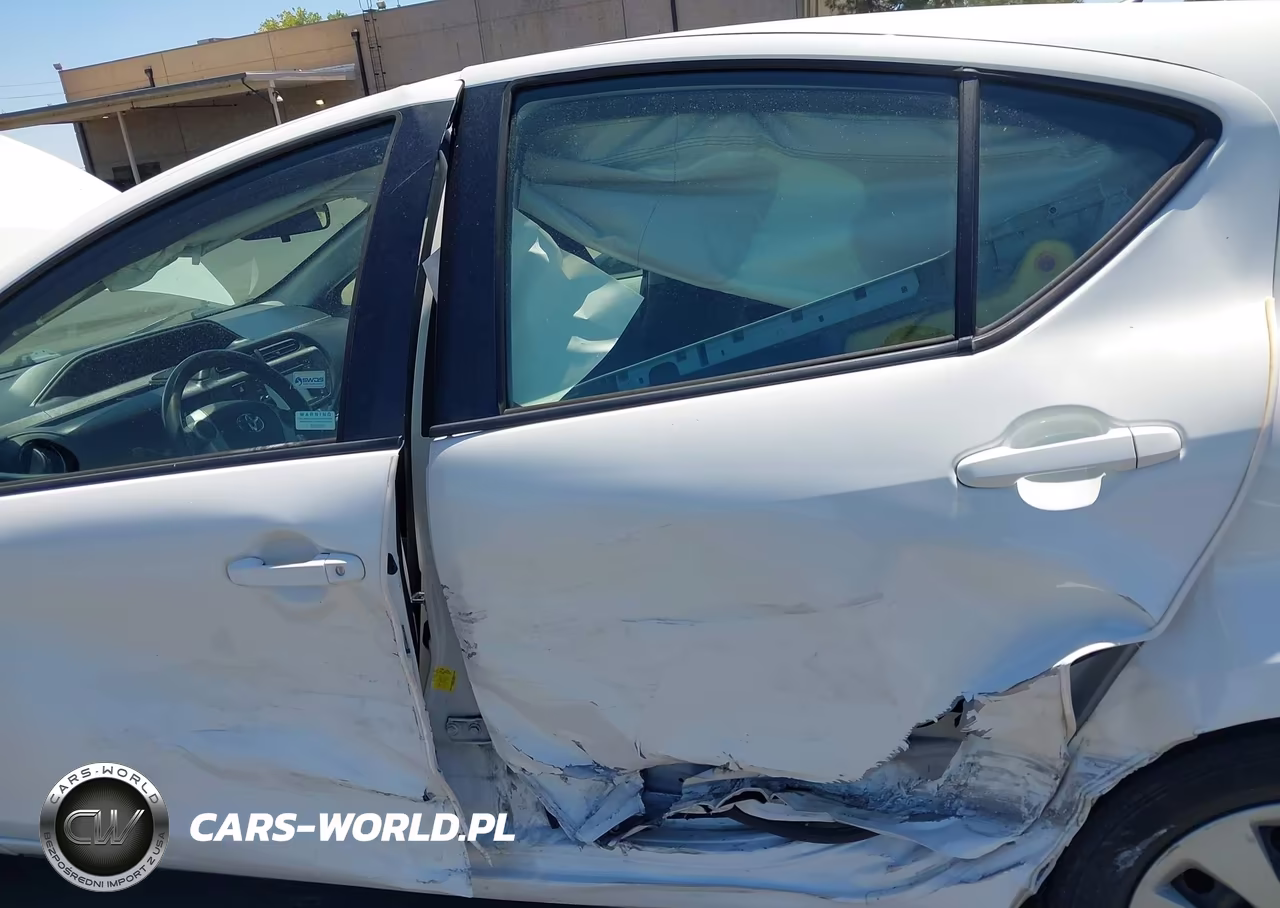 2014 Toyota Prius C Three VIN:JTDKDTB3XE1565749 - 12