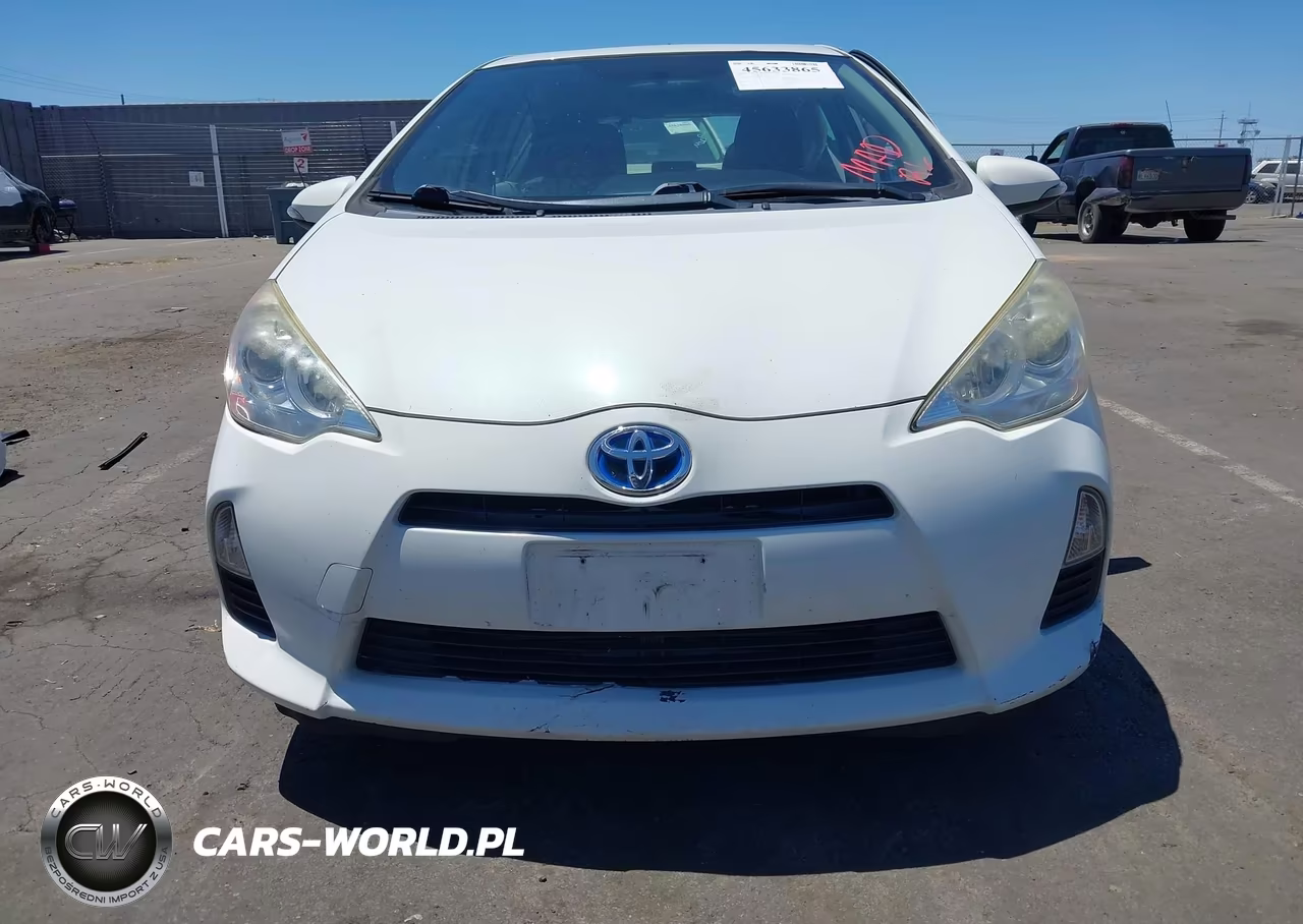 2014 Toyota Prius C Three VIN:JTDKDTB3XE1565749 - 13