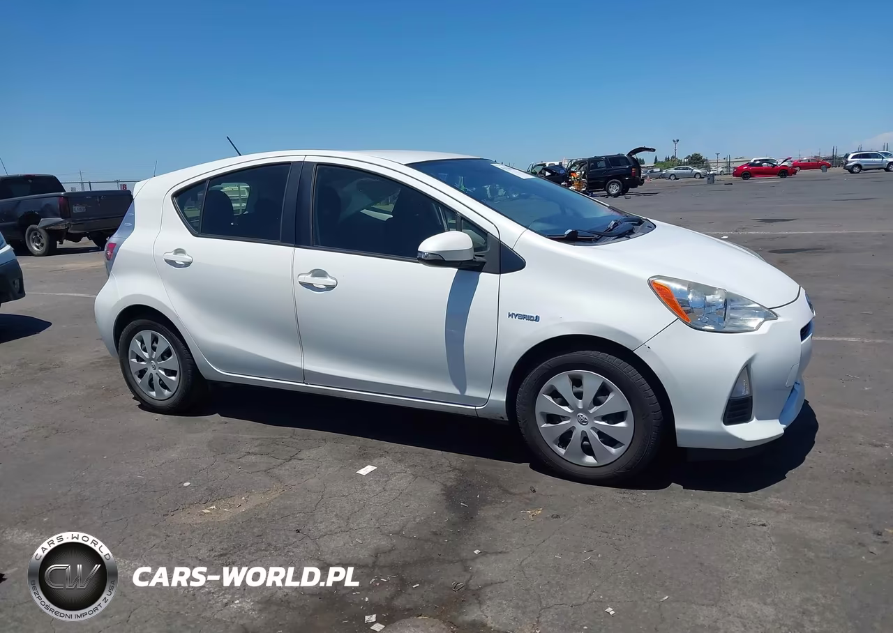2014 Toyota Prius C Three VIN:JTDKDTB3XE1565749 - 14