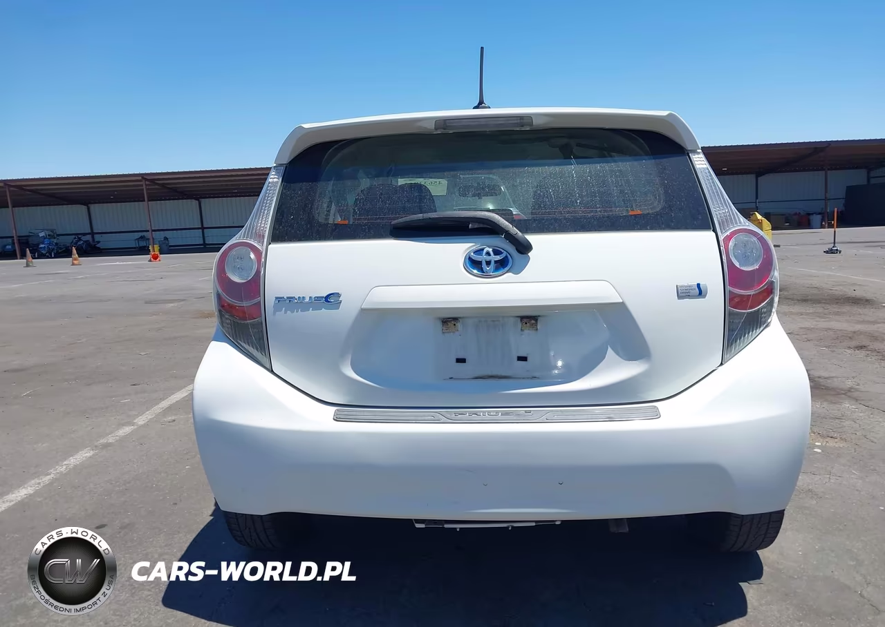 2014 Toyota Prius C Three VIN:JTDKDTB3XE1565749 - 17