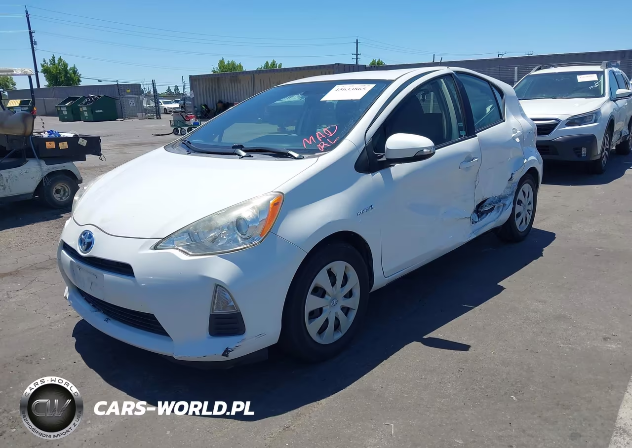 2014 Toyota Prius C Three VIN:JTDKDTB3XE1565749 - 2