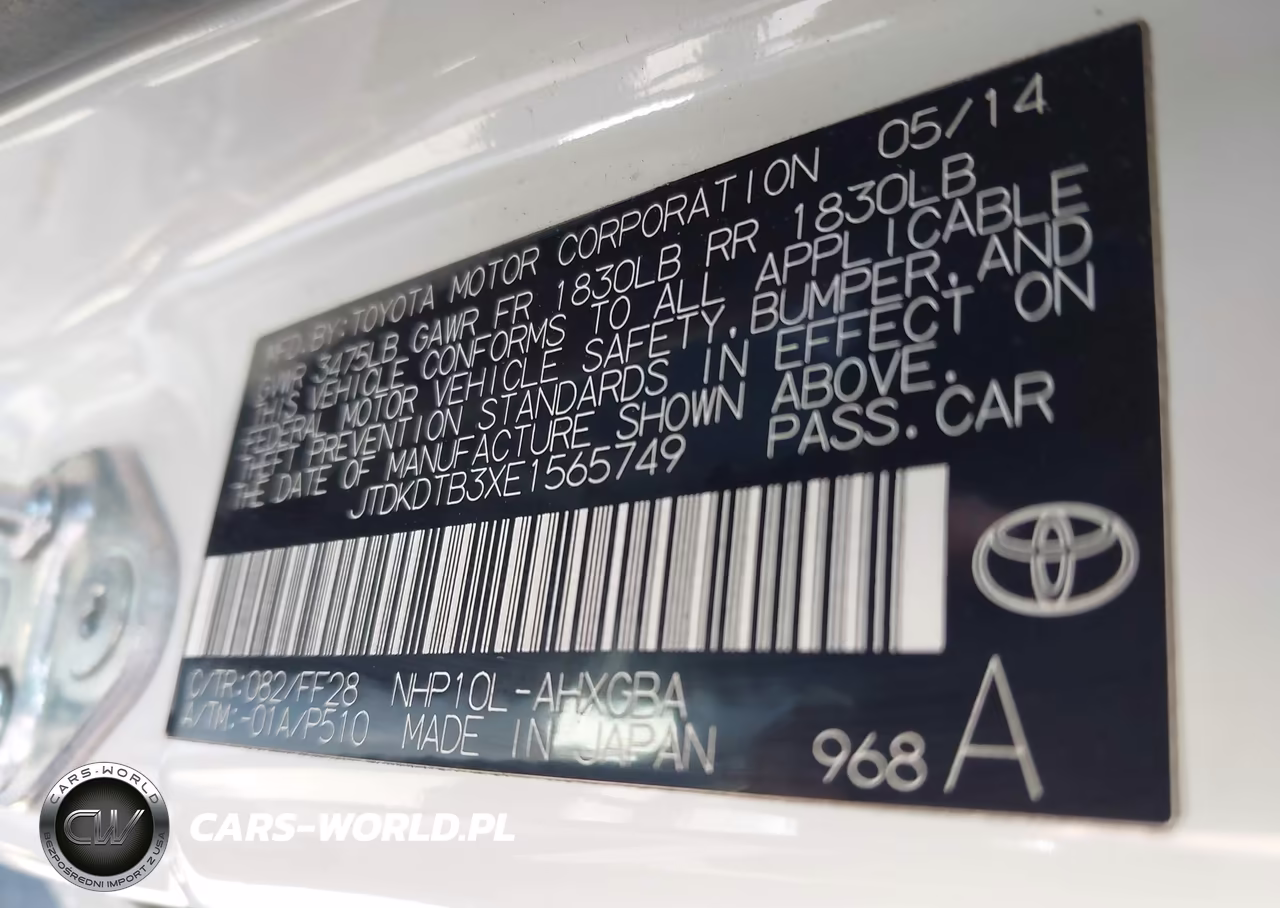 2014 Toyota Prius C Three VIN:JTDKDTB3XE1565749 - 9