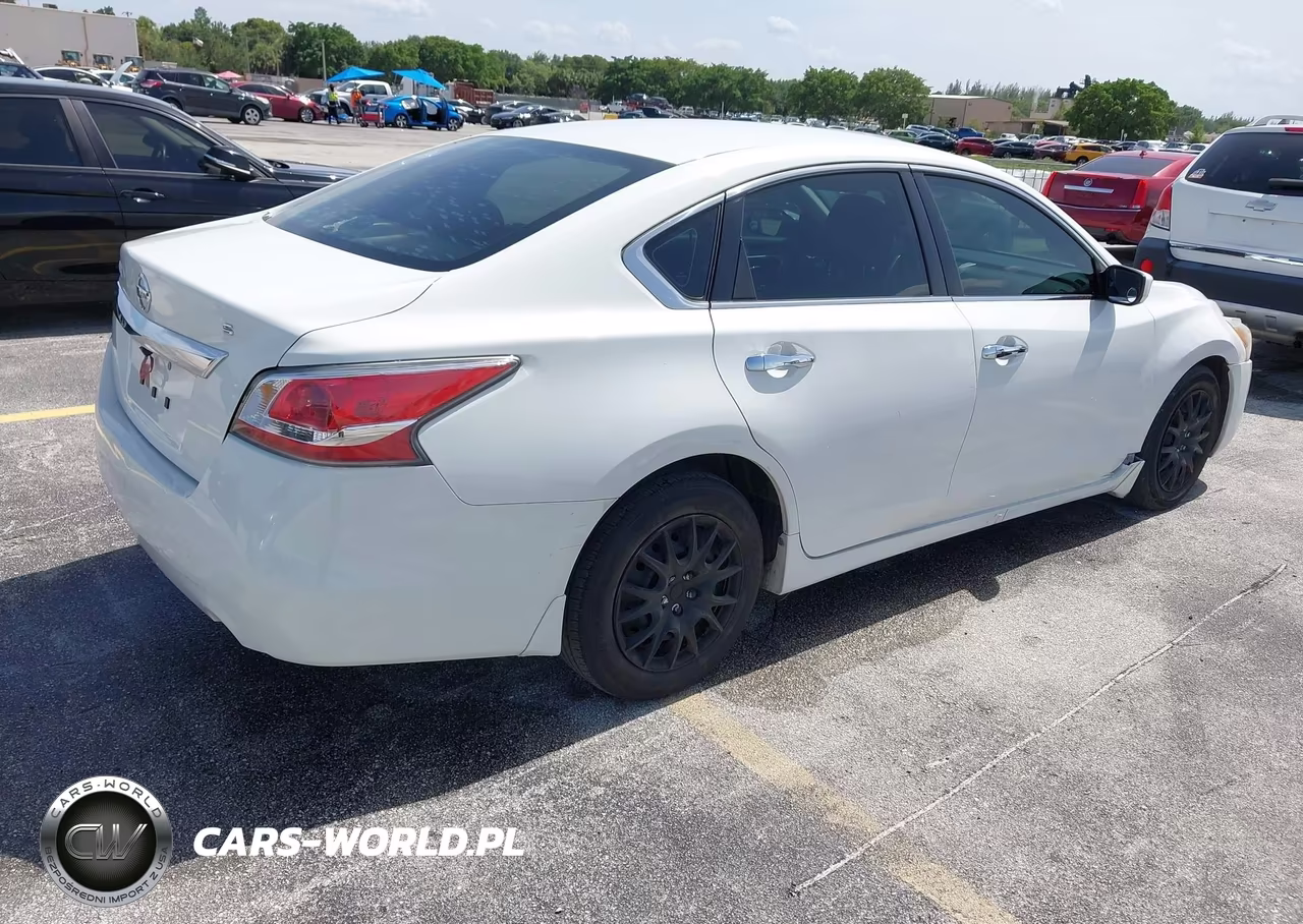 2015 Nissan Altima 2.5 S VIN:1N4AL3AP0FC487318 - 4