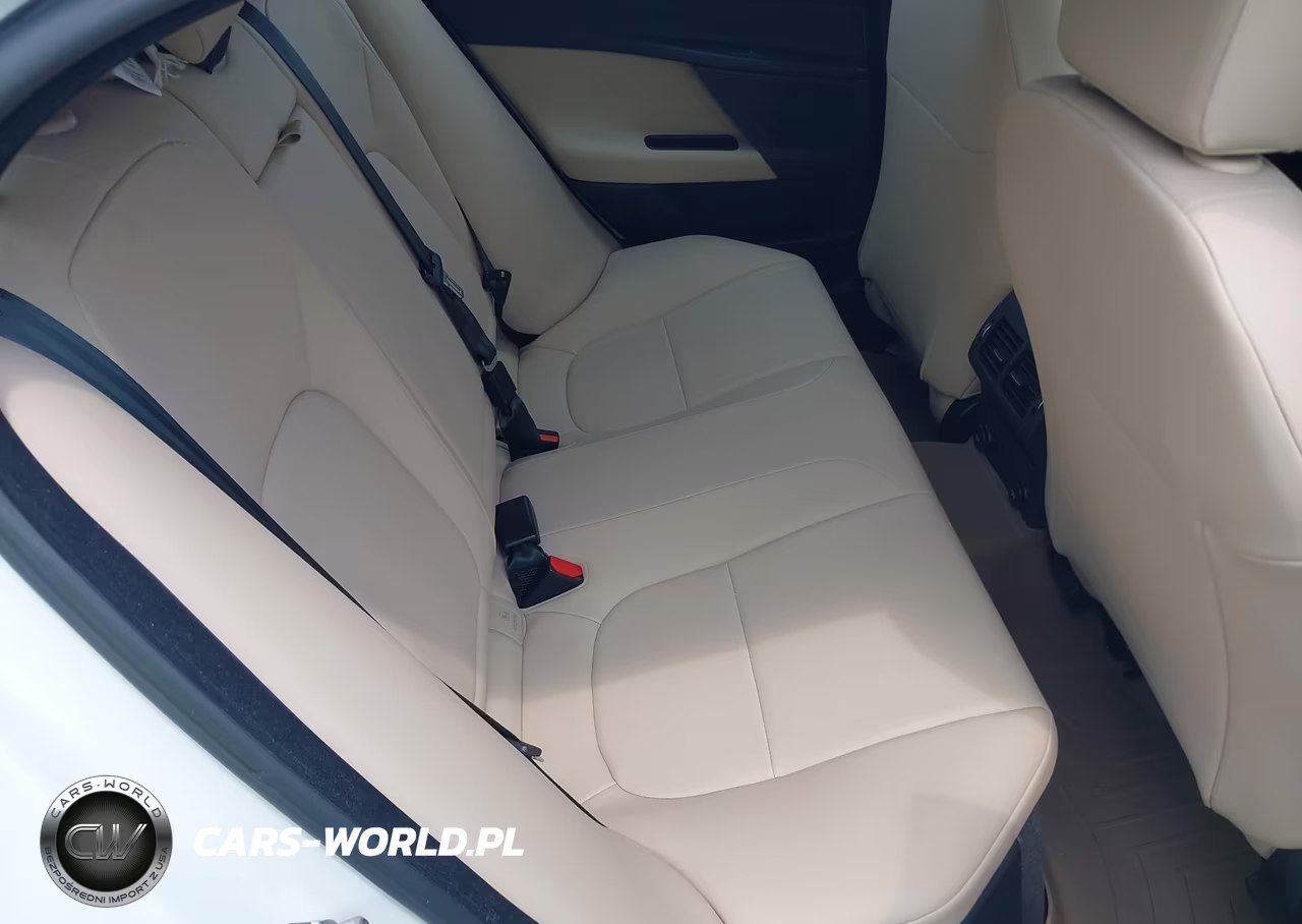 2017 Jaguar Xe 20D Premium VIN:SAJAD4BN5HCP10984 - 8