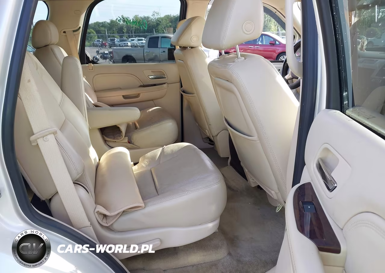 2007 Cadillac Escalade Standard VIN:1GYEC638X7R379087 - 8