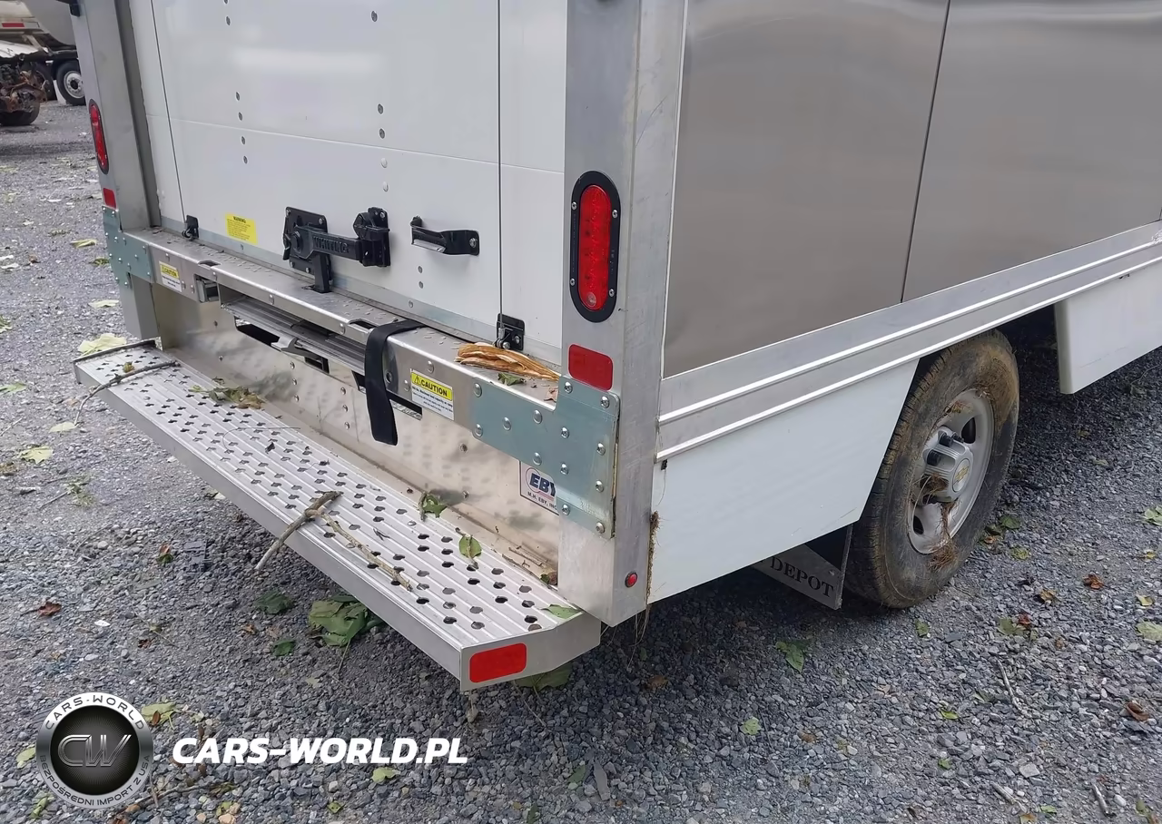 2025 Chevrolet Express Cutaway Work Van VIN:1HA0GSF71SN001641 - 19