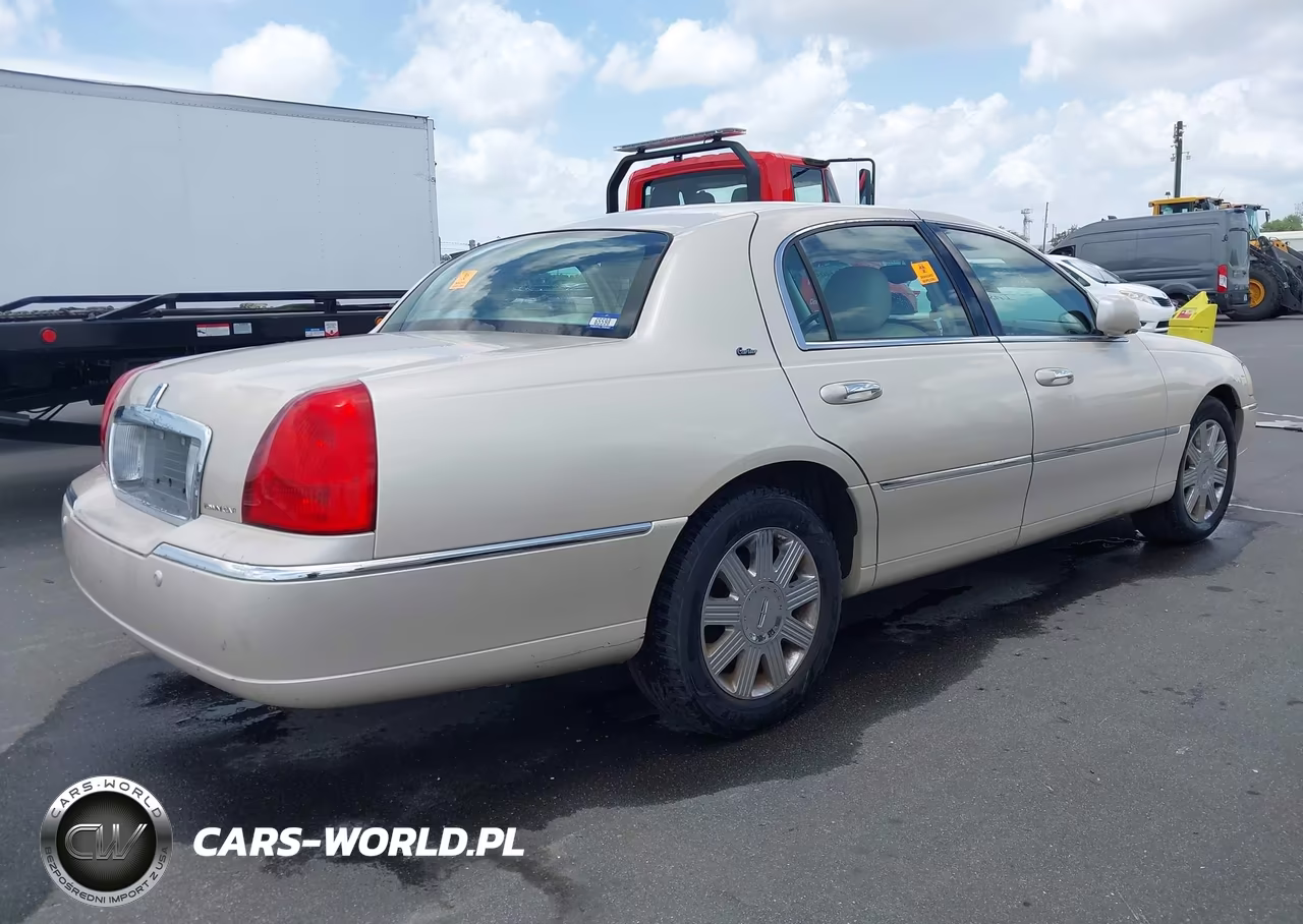 2003 Lincoln Town Car Cartier VIN:1LNHM83W93Y653577 - 4