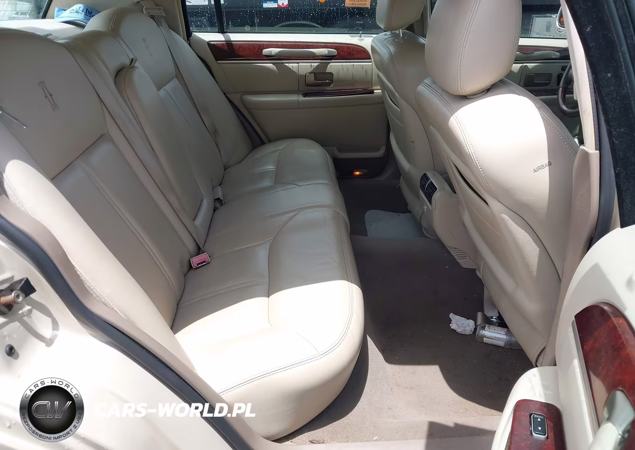 2003 Lincoln Town Car Cartier VIN:1LNHM83W93Y653577 - 8