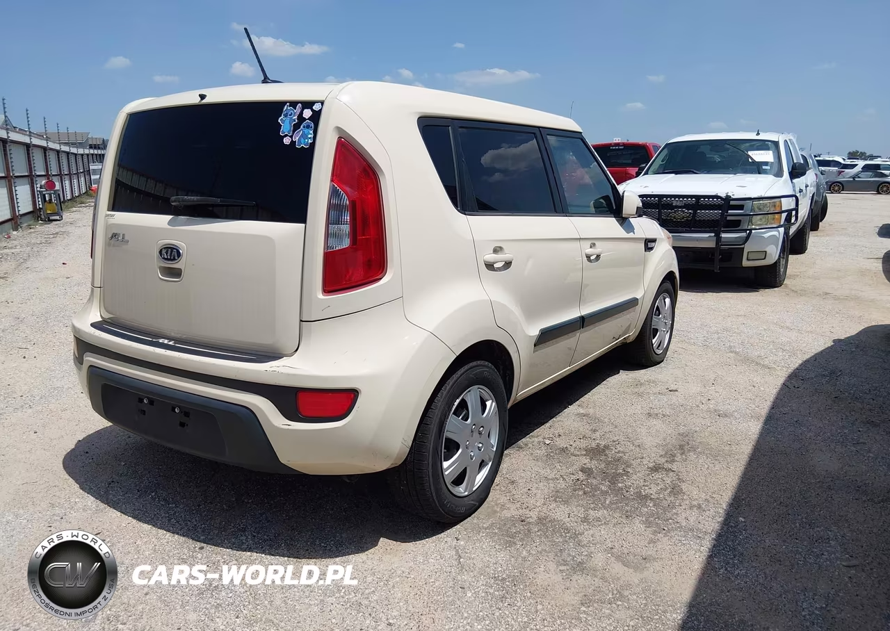KIA SOUL VIN:KNDJT2A50C7405658 - 4