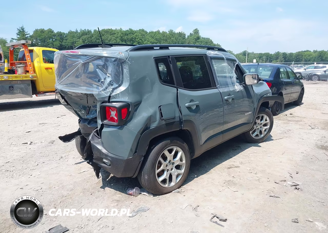 2018 Jeep Renegade Latitude 4X4 VIN:ZACCJBBB5JPG72264 - 4