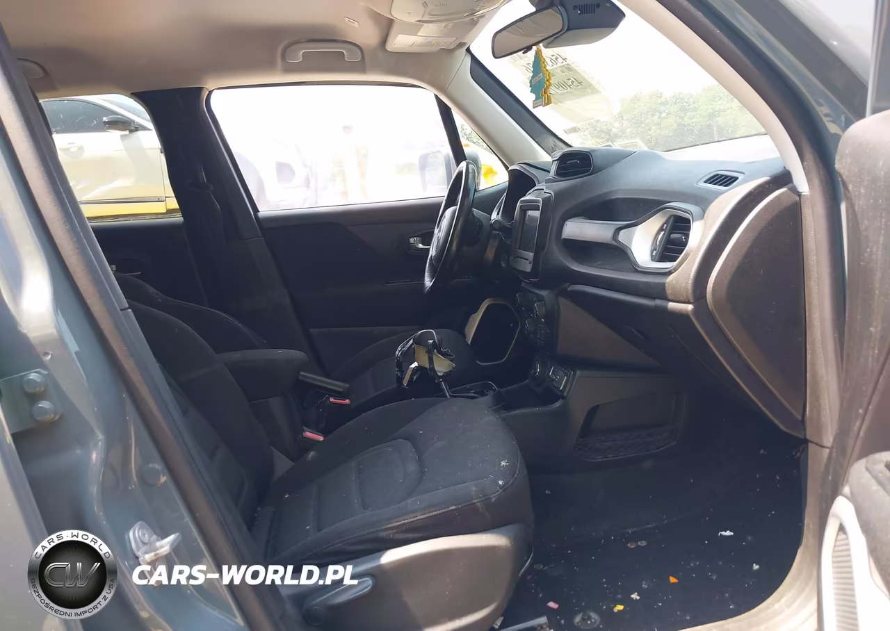 2018 Jeep Renegade Latitude 4X4 VIN:ZACCJBBB5JPG72264 - 5