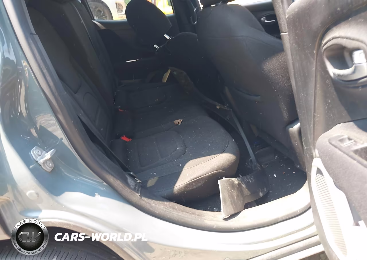 2018 Jeep Renegade Latitude 4X4 VIN:ZACCJBBB5JPG72264 - 8