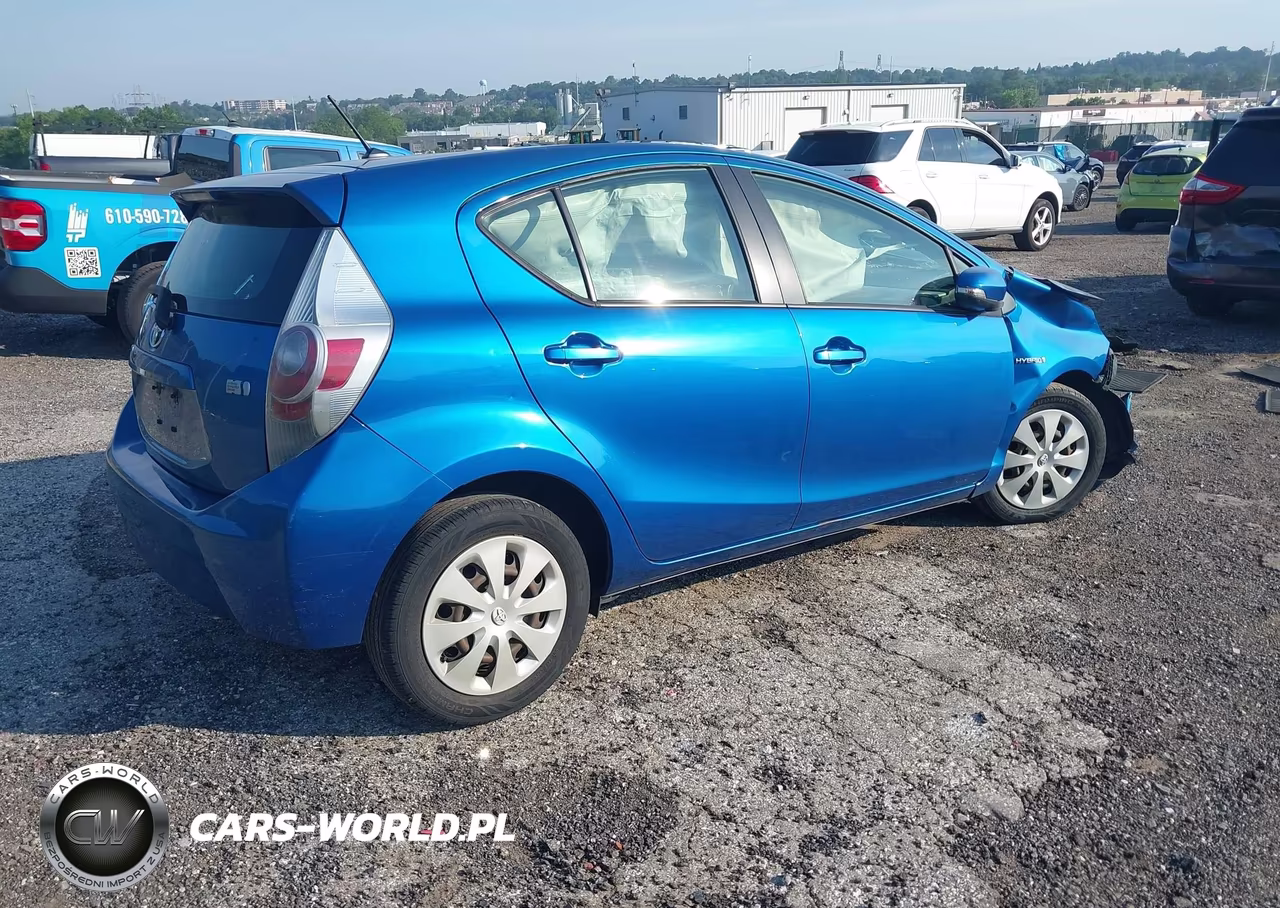 2012 Toyota Prius C Two VIN:JTDKDTB38C1527188 - 4