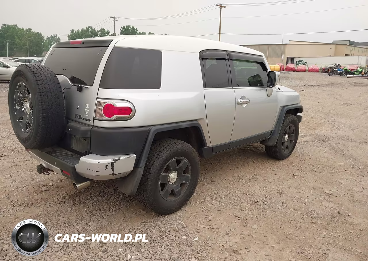 2007 Toyota Fj Cruiser VIN:JTEBU11FX70062517 - 4
