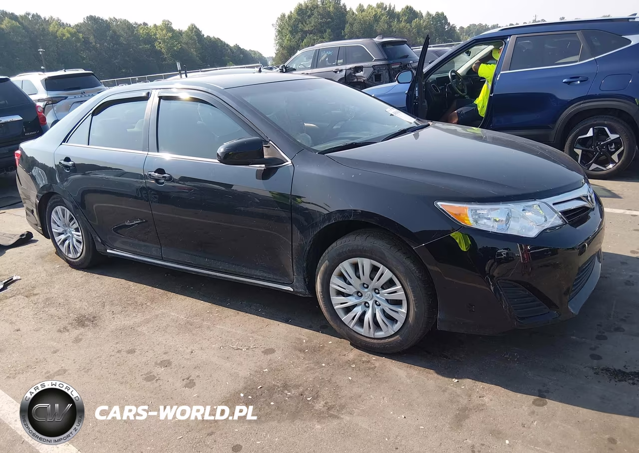 2012 Toyota Camry Le – zdjęcie 1 z 16