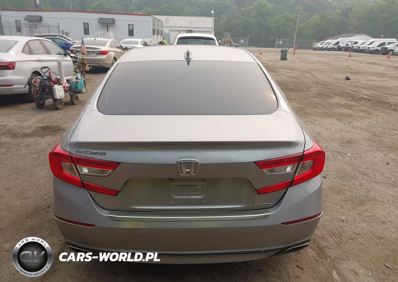 2018 Honda Accord Touring VIN:1HGCV1F91JA133194 - 16