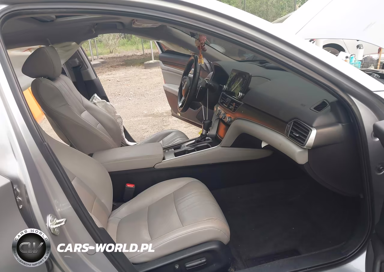 2018 Honda Accord Touring VIN:1HGCV1F91JA133194 - 5