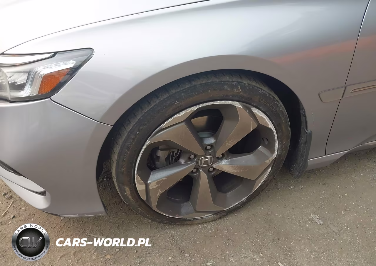 2018 Honda Accord Touring VIN:1HGCV1F91JA133194 - 6