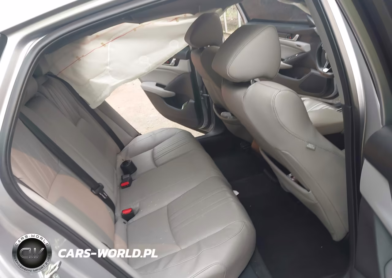 2018 Honda Accord Touring VIN:1HGCV1F91JA133194 - 8
