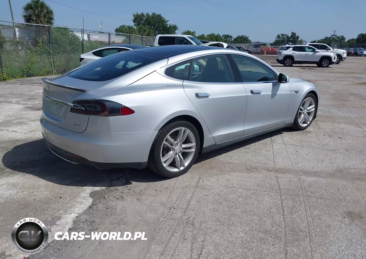2013 Tesla Model S VIN:5YJSA1DP0DFP06721 - 4