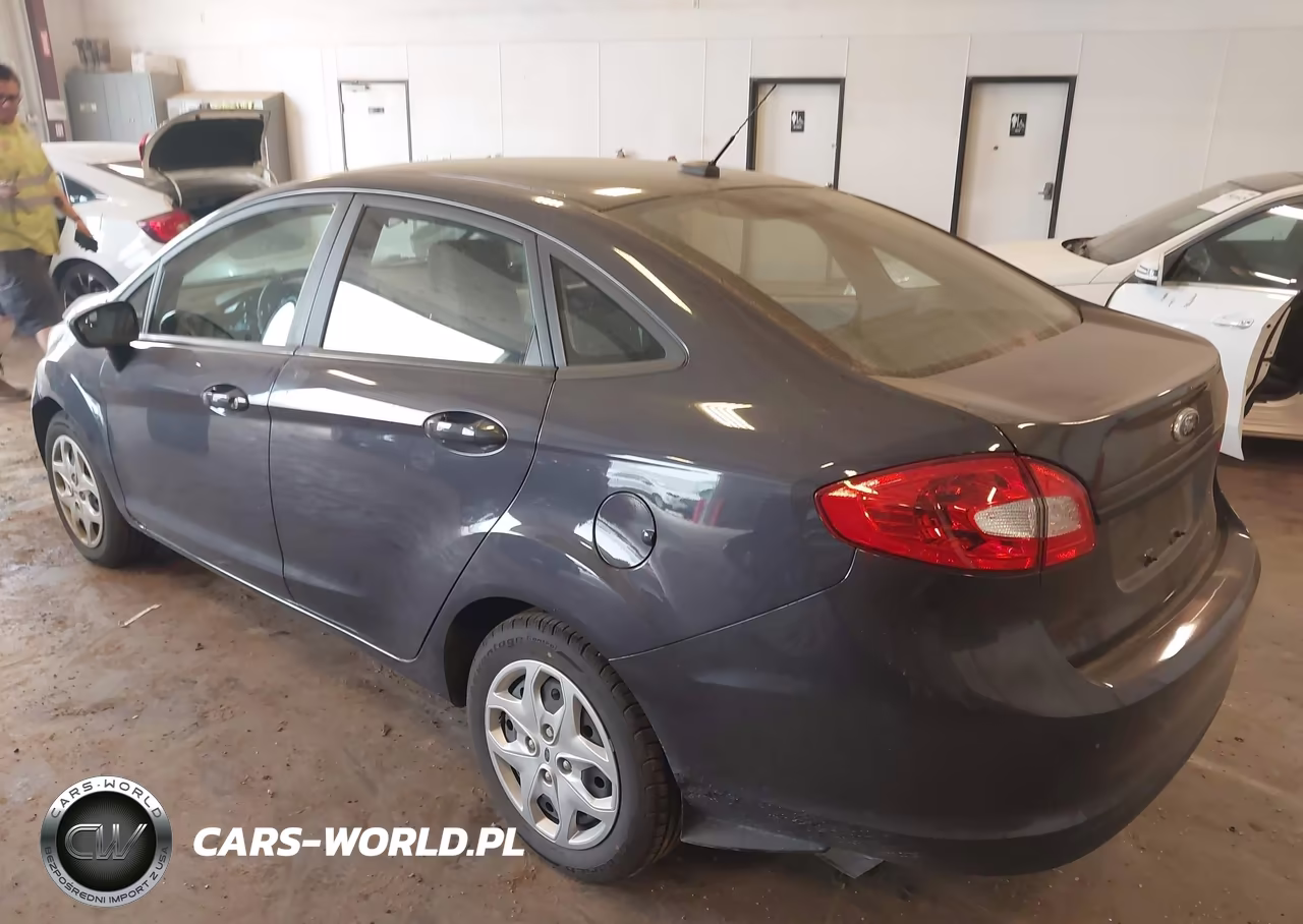 2013 Ford Fiesta S VIN:3FADP4AJ8DM172037 - 3