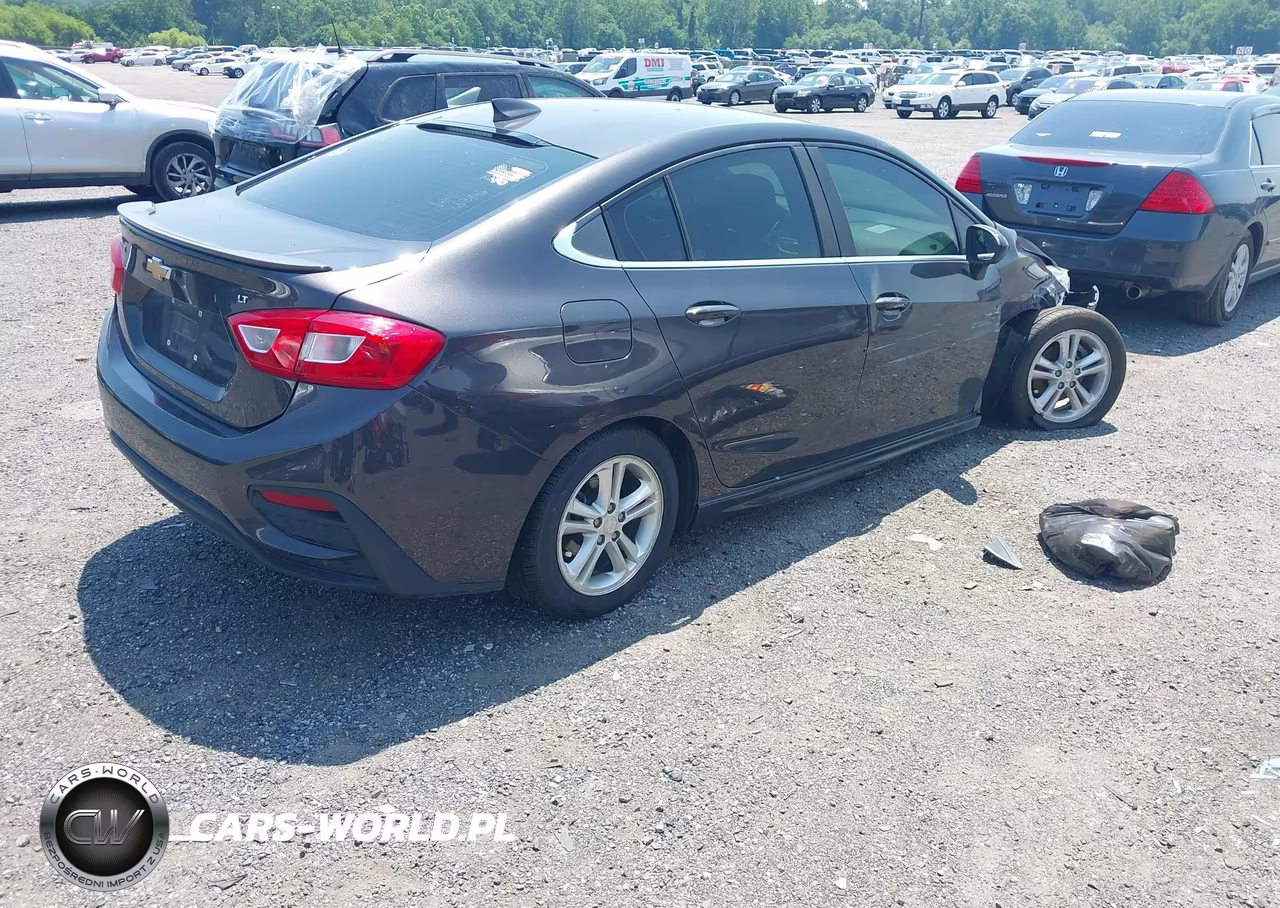 2017 Chevrolet Cruze Lt Auto VIN:1G1BE5SMXH7200001 - 4