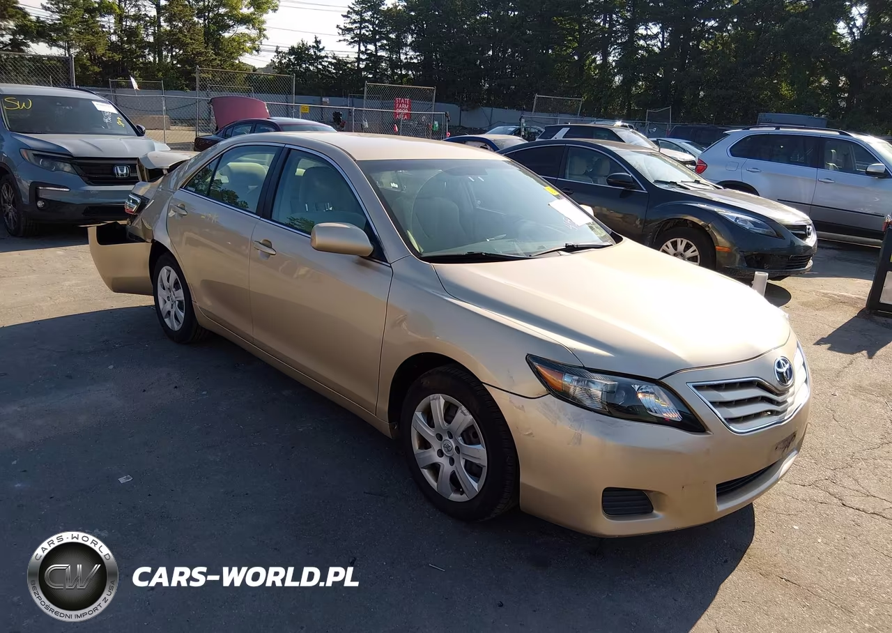 2010 Toyota Camry Le – zdjęcie 1 z 17