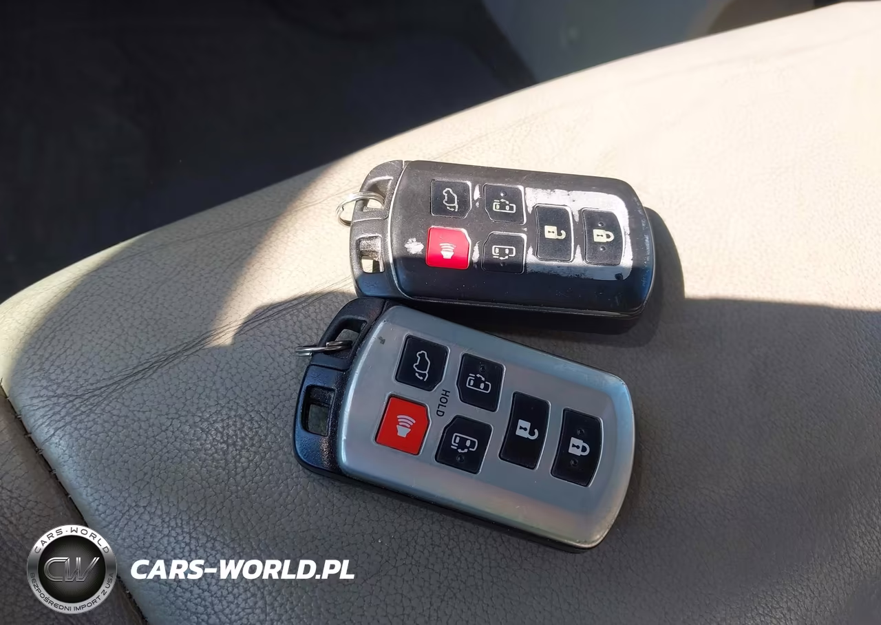 2017 Toyota Sienna Xle 8 Passenger VIN:5TDYZ3DC9HS794777 - 11