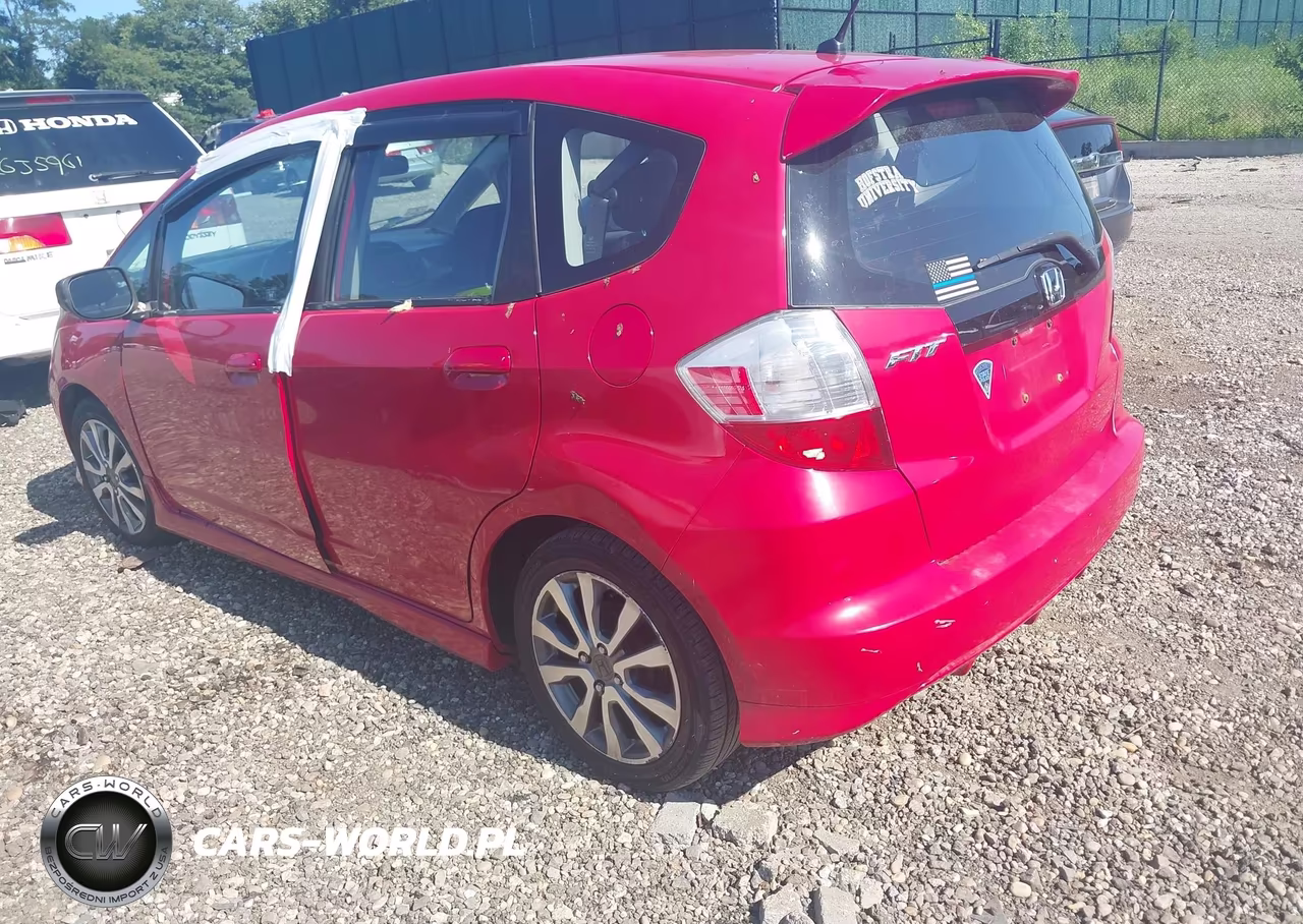 2013 Honda Fit Sport VIN:JHMGE8H61DC078782 - 3
