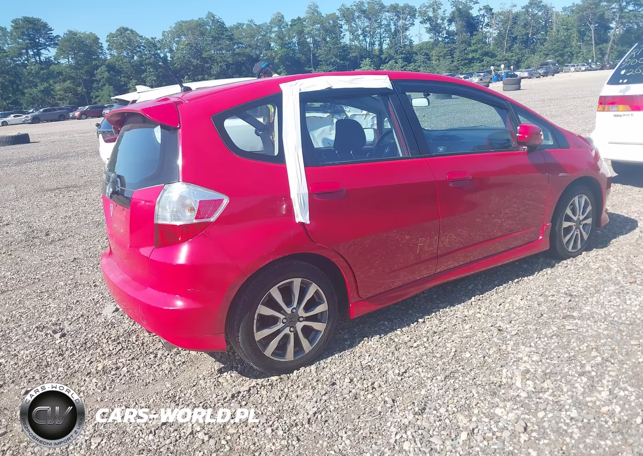 2013 Honda Fit Sport VIN:JHMGE8H61DC078782 - 4