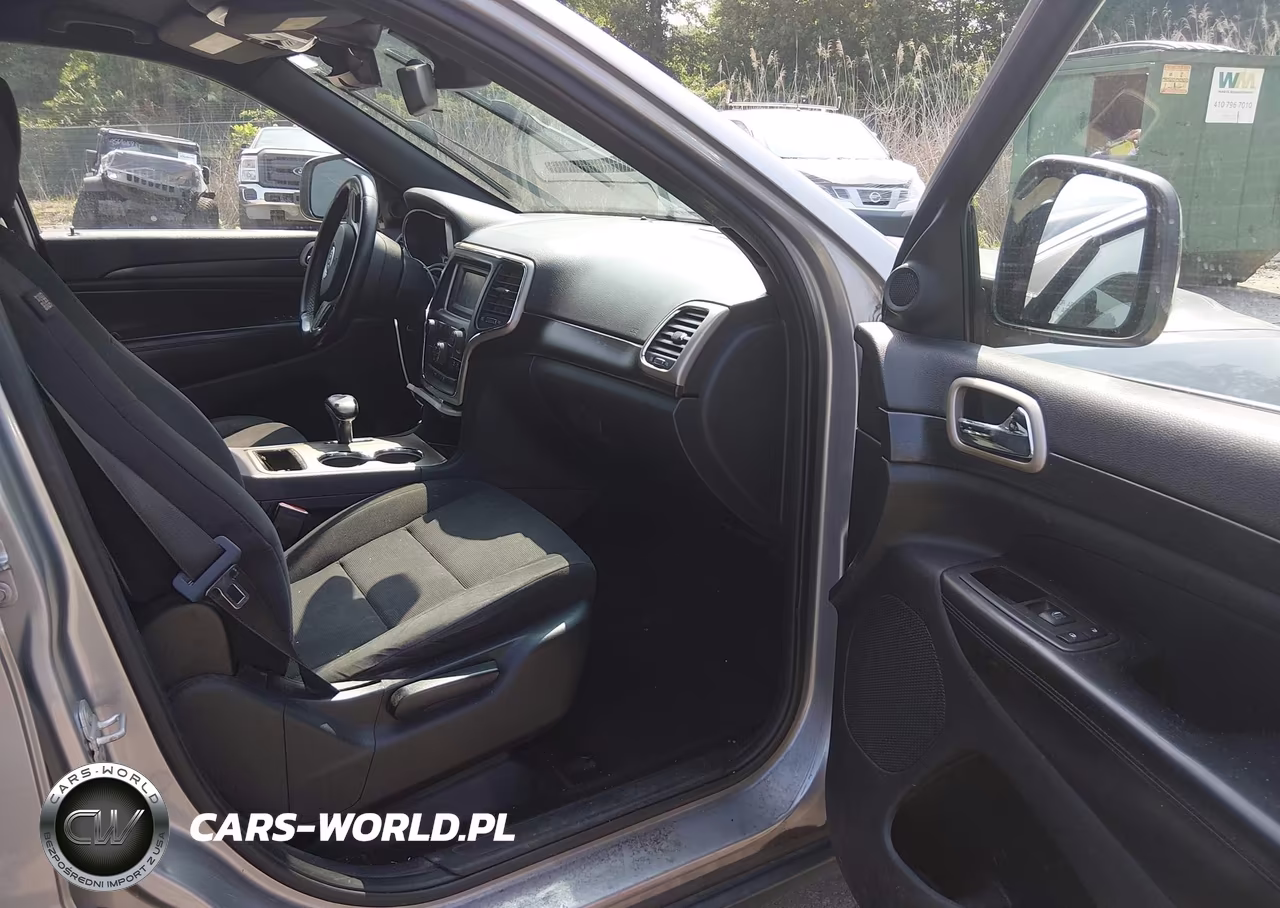 2014 Jeep Grand Cherokee Laredo VIN:1C4RJFAG0EC243140 - 5