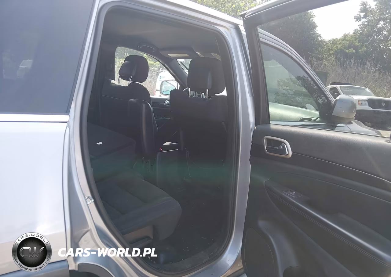 2014 Jeep Grand Cherokee Laredo VIN:1C4RJFAG0EC243140 - 8